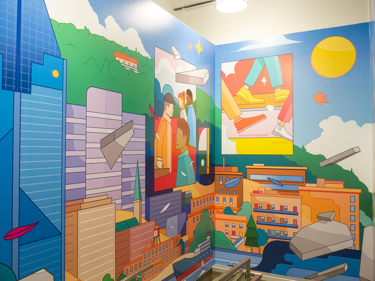 Une murale imprimée de l'artiste Lucas Saenger, représentant des bâtiments de Montréal ainsi que sa canopée.